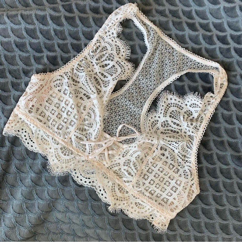 ❌SOLD❌ on Mercari—VS Dream Angels Coconut Lace Bralette